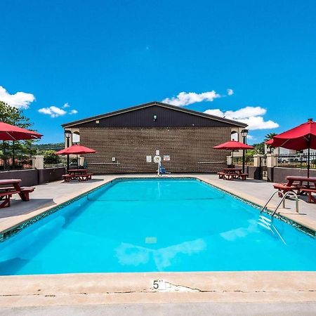 Econo Lodge Inn & Suites University Хантсвилл Экстерьер фото