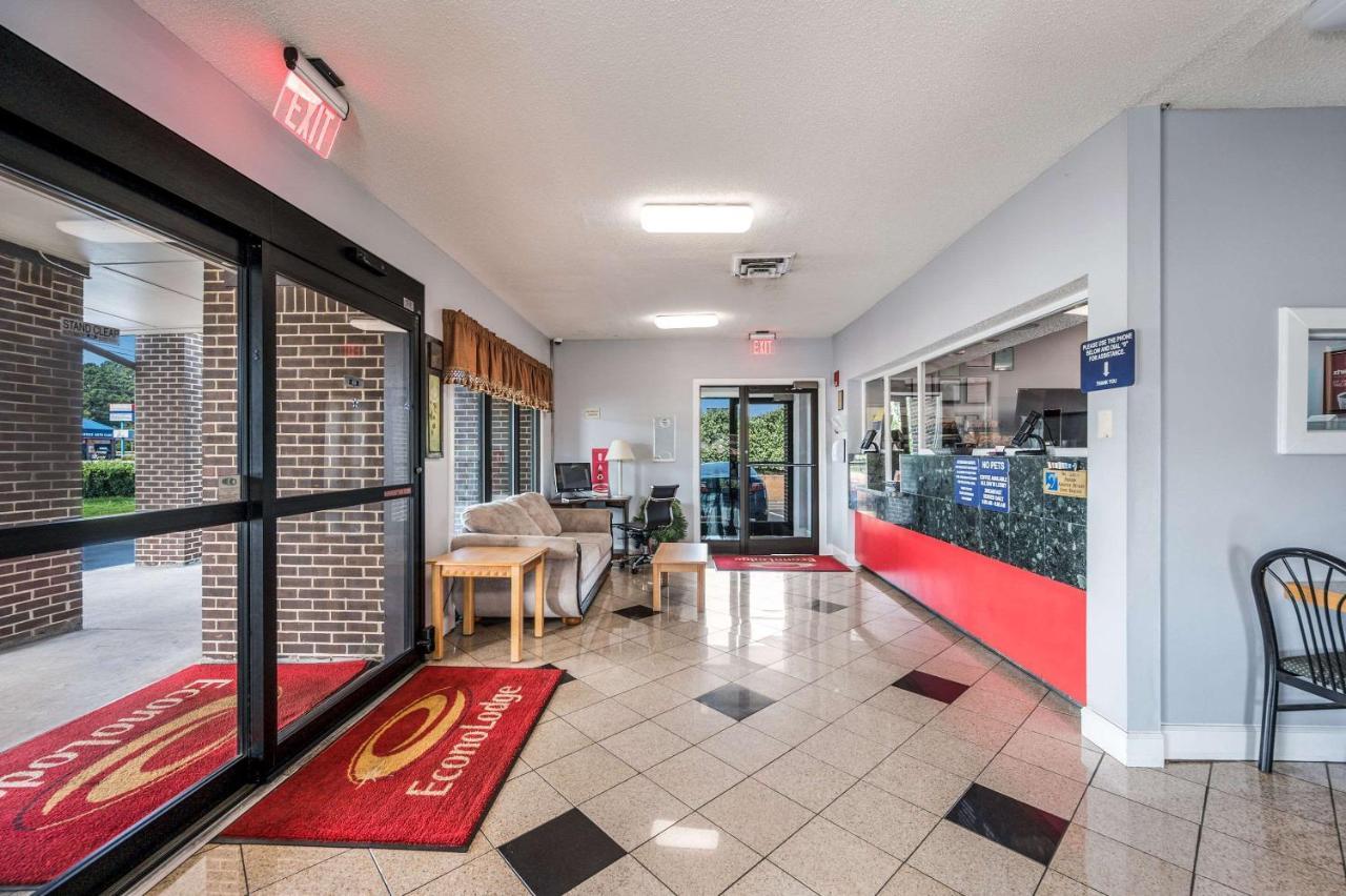 Econo Lodge Inn & Suites University Хантсвилл Экстерьер фото