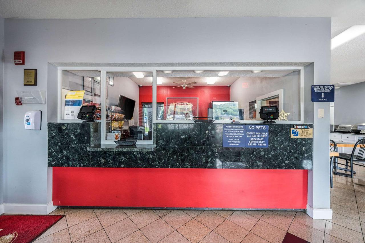 Econo Lodge Inn & Suites University Хантсвилл Экстерьер фото