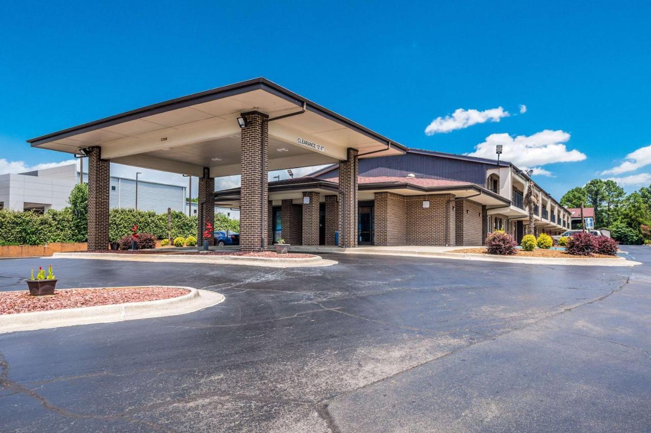 Econo Lodge Inn & Suites University Хантсвилл Экстерьер фото