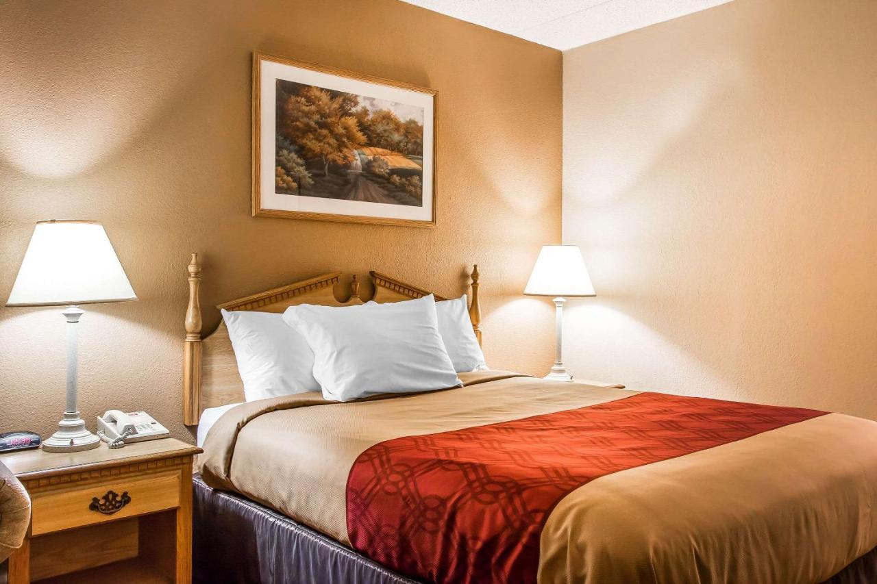 Econo Lodge Inn & Suites University Хантсвилл Экстерьер фото