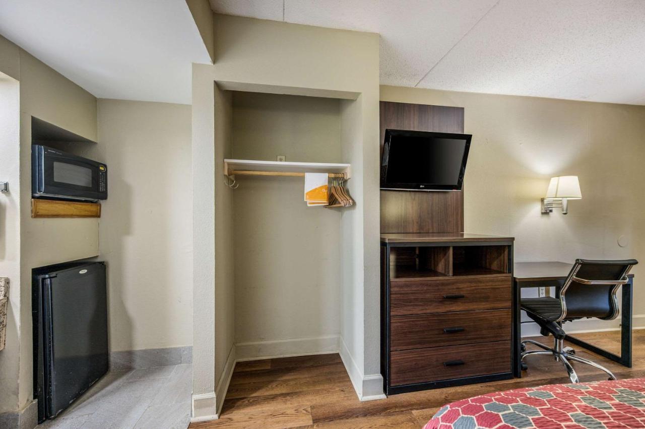 Econo Lodge Inn & Suites University Хантсвилл Экстерьер фото
