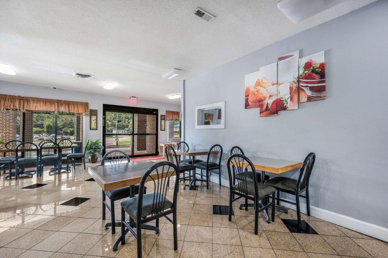 Econo Lodge Inn & Suites University Хантсвилл Экстерьер фото