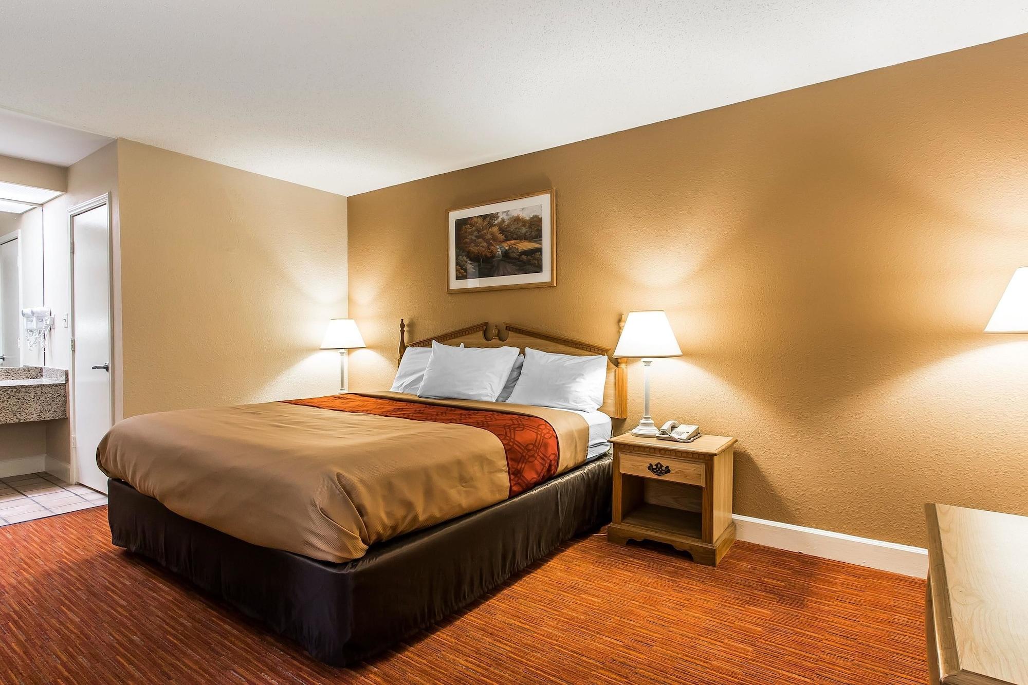 Econo Lodge Inn & Suites University Хантсвилл Экстерьер фото
