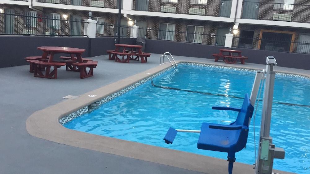 Econo Lodge Inn & Suites University Хантсвилл Экстерьер фото